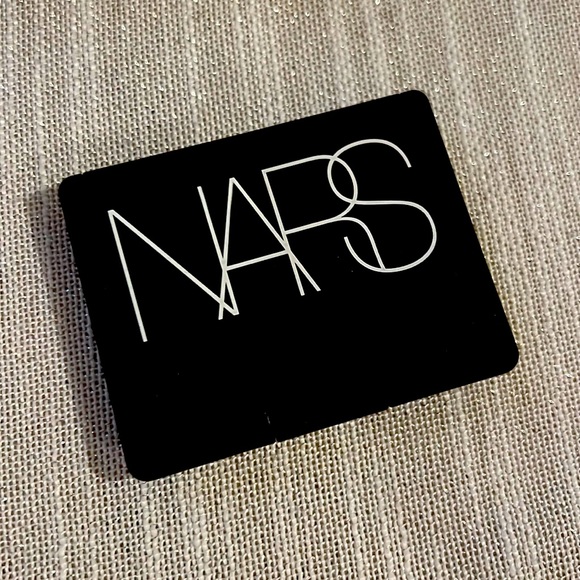 NARS blush in Orgasm - Picture 2 of 4
